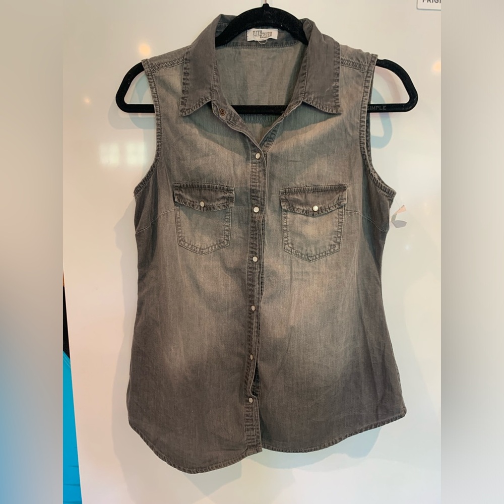 NWT ALI & KRIS CASUAL BUTTON DOWN